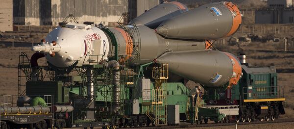 Soyuz MS-06  é lançado de trem para a plataforma de lançamento no Cosmódromo de Baikonur, no Cazaquistão, no domingo, 10 de setembro de 2017 - Sputnik Brasil