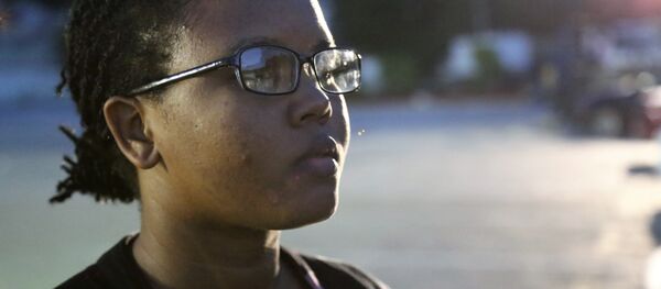 A linguista haitiana Faradjine Alfred: Formada há quatro anos, fluente em cinco idiomas e sem emprego - Sputnik Brasil