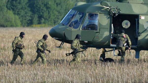 Militares bielorrussos se preparando para exercícios conjuntos das Forças Armadas da Rússia e da Bielorrússia Zapad 2017 - Sputnik Brasil