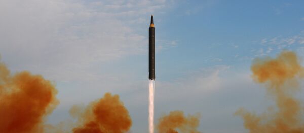 Lançamento do míssil Hwasong-12, 15 de setembro, 2017 Lançamento do míssil Hwasong-12, 15 de setembro, 2017 - Sputnik Brasil