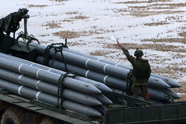 Lança-foguete russo BM-30 Smerch (foto de arquivo) - Sputnik Brasil