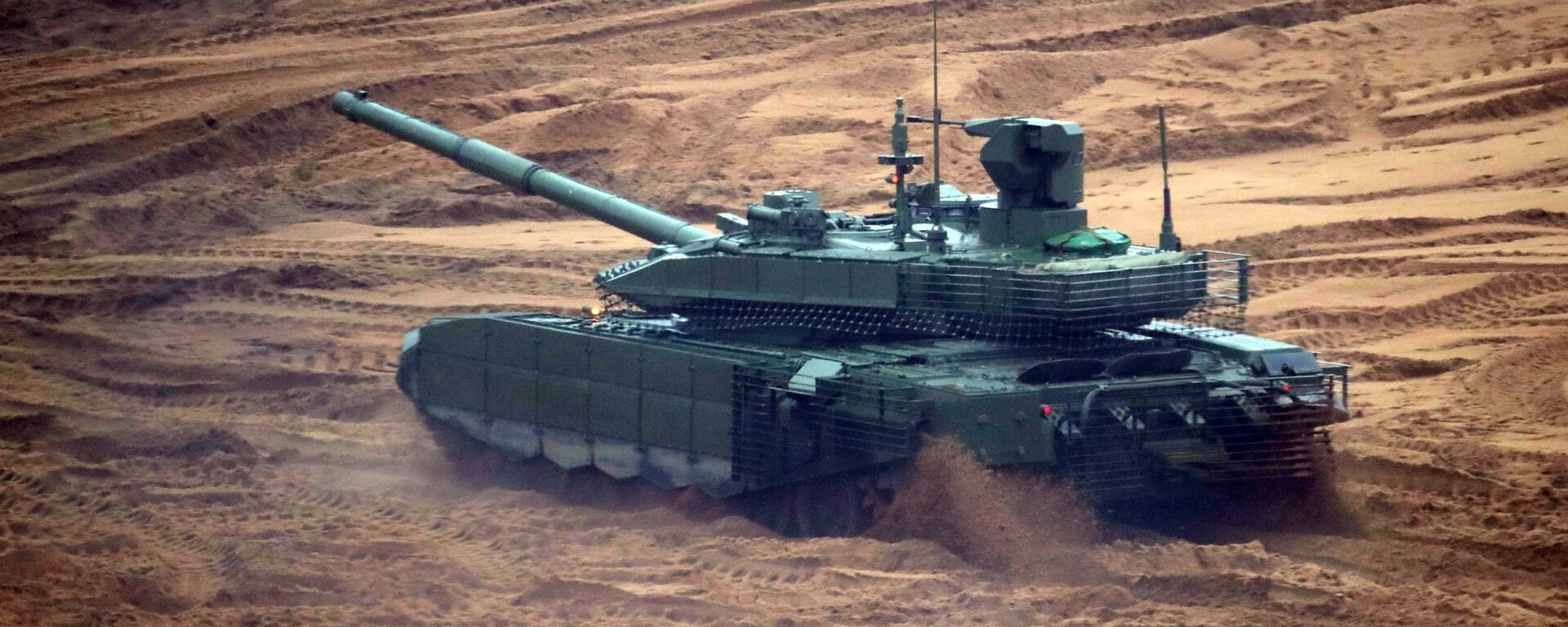 Um tanque T-14 Armata é visto em 18 de setembro de 2017 no polígono Luzhsky durante os exercícios estratégicos conjuntos russo-bielorrussos Zapad 2017 - Sputnik Brasil, 1920, 11.05.2023