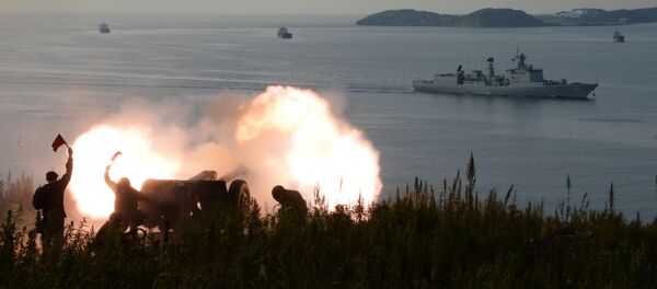Grupo de navios de guerra chineses chega à cidade russa de Vladivostok para participar da segunda etapa das manobras conjuntas Cooperação Marítima 2017 - Sputnik Brasil
