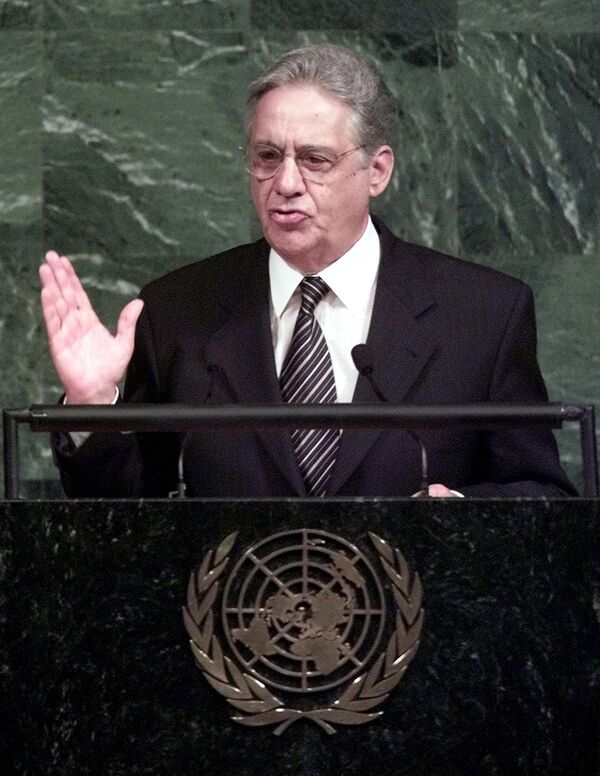 Fernando Henrique Cardoso discursa durante a abertura da 56 Assembleia Geral das Nações Unidas, em Nova York, 10 de novembro de 2001 - Sputnik Brasil