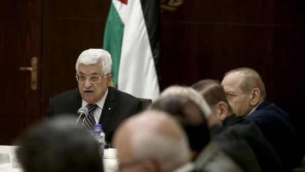 Presidente Palestino Mahmoud Abbas preside na reunião da Organização para a Libertação da Palestina em Ramallah - Sputnik Brasil