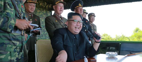 Kim Jong-un com militares norte-coreanos - Sputnik Brasil