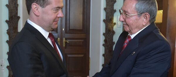Primeiro-ministro da Rússia Dmitry Medvedev recebe a visita do líder cubano Raúl Castro - Sputnik Brasil