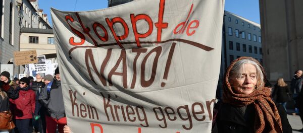 Ação de protesto contra a OTAN e pelo fim da confrontação da Rússia, em Munique - Sputnik Brasil