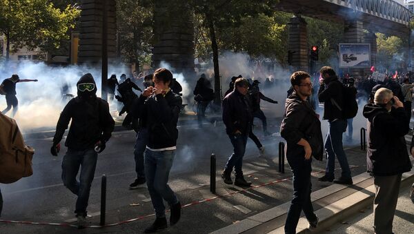 Manifestantes protestam contra reforma laboral em Paris, 21 de setembro de 2017 - Sputnik Brasil