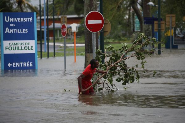 Ao todo, 21 pessoas morreram em decorrência do fenômeno climático. - Sputnik Brasil