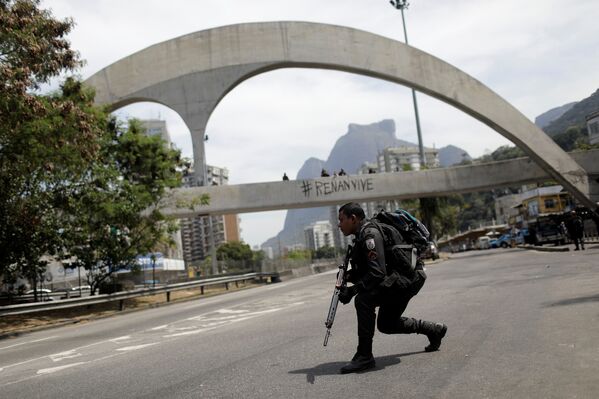 As autoridades cariocas oferecem R$ 30 mil por informações que levem a prisão de Rogério 157, considerado o chefe do tráfico na Rocinha. - Sputnik Brasil