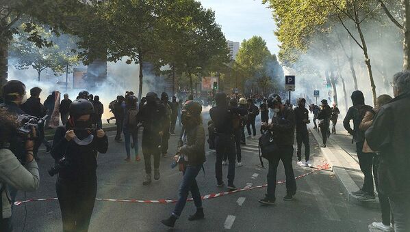 Participantes de protesto contra a reforma trabalhista em Paris, França - Sputnik Brasil