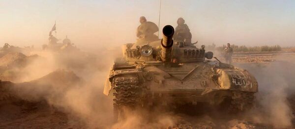 Tanques sírios na área de Deir ez-Zor (foto de arquivo) Tanques sírios na área de Deir ez-Zor (foto de arquivo) - Sputnik Brasil