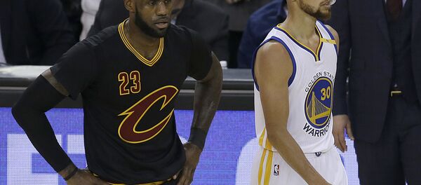 Curry e James - Sputnik Brasil