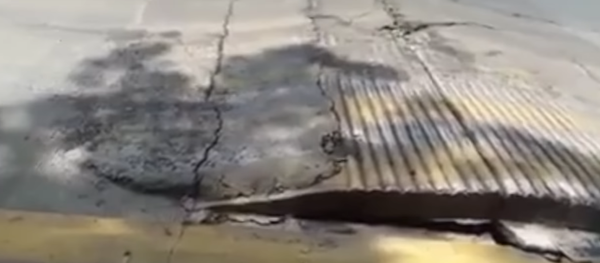 Asfalto 'respira' durante terremoto no México - Sputnik Brasil