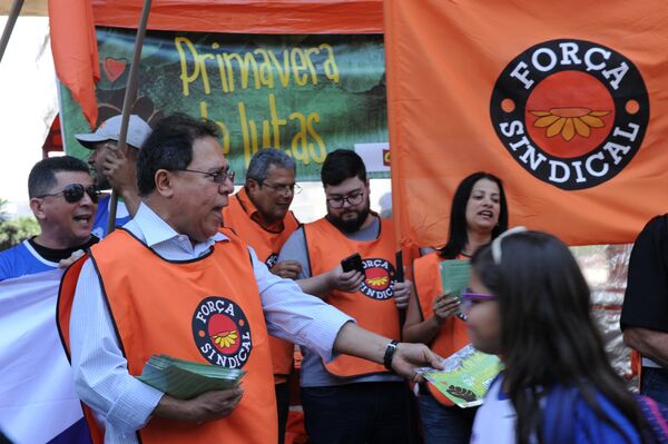 Força Sindical, CTB, Nova Central realizaram um ato na Avenida Paulista na sexta-feira, dia 22 batizado de #Primavera de Lutas. A manifestação, que teve a participação de várias categorias, marcou o início da primavera e a luta por mais empregos. - Sputnik Brasil