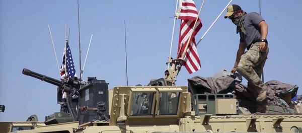 Soldado norte-americano no veículo blindado na Síria (foto de arquivo) - Sputnik Brasil