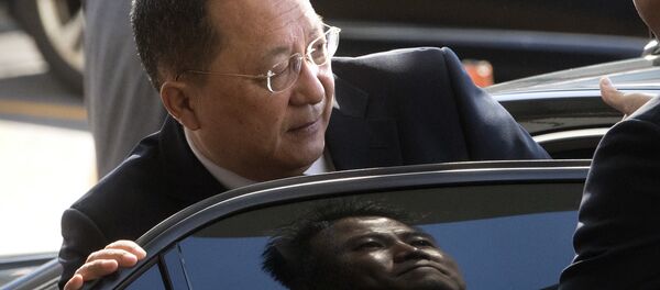 FILE - In this Sept. 19, 2017, file photo, North Korean Foreign Minister Ri Yong Ho gets into a car at Beijing Capital International Airport in Beijing. Ri in New York on Wednesday, Sept. 20, 2017, described as the sound of a dog barking U.S President Donald Trump's threat to destroy his country - Sputnik Brasil