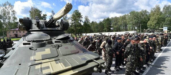 Recrutas do exército ucraniano participam da cerimônia militar de juramento - Sputnik Brasil