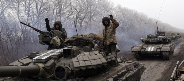 Tanques com militares ucranianos perto de Donetsk - Sputnik Brasil