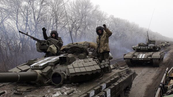 Tanques com militares ucranianos perto de Donetsk - Sputnik Brasil