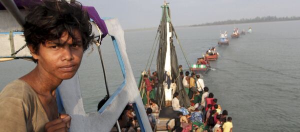 Um barco de pesca com migrantes rohingya e bengalis (foto de arquivo) - Sputnik Brasil