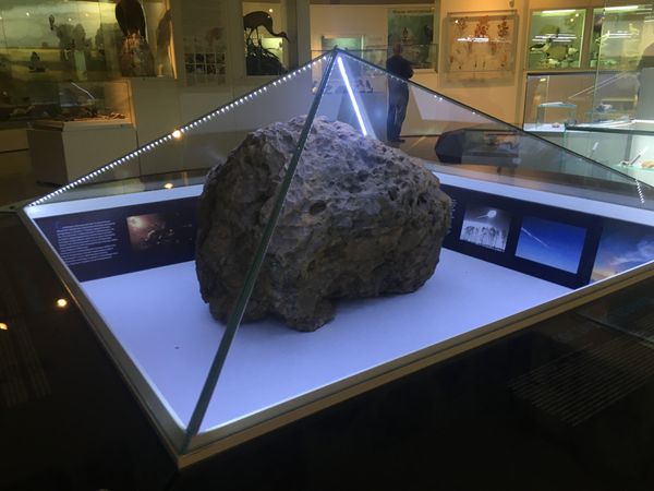 Astrônomos avaliam perigo de asteroide que se aproxima da Terra Astrônomos avaliam perigo de asteroide que se aproxima da Terra - Sputnik Brasil