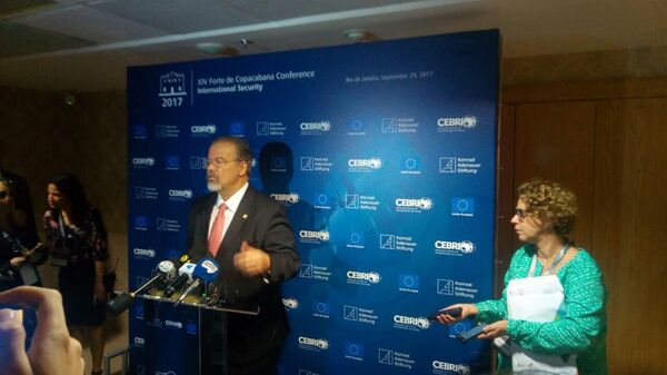 Raul Jungmann em coletiva de imprensa durante evento no Rio de Janeiro Raul Jungmann em coletiva de imprensa durante evento no Rio de Janeiro - Sputnik Brasil