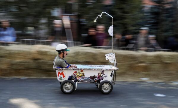 Participante da corrida Soapbox Red Bull no Cazaquistão - Sputnik Brasil