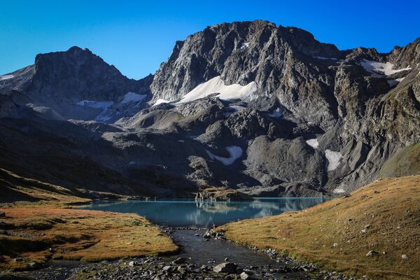 Lago no Parque Nacional na República de Carachai-Cherquéssia, Rússia - Sputnik Brasil