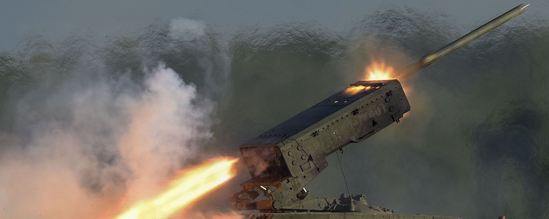 Sistema de lançamento múltiplo de mísseis Solntsepyok - Sputnik Brasil, 1920, 24.04.2026