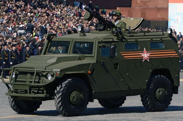 Carro blindado Tigr durante o ensaio geral da parada militar em homenagem ao 70º aniversário da vitória na Segunda Guerra Mundial de 1941-1945. - Sputnik Brasil