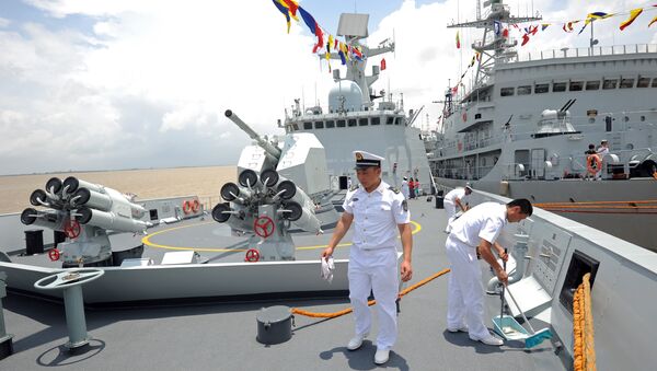 Marinheiro chineses na fragata Weifang. - Sputnik Brasil