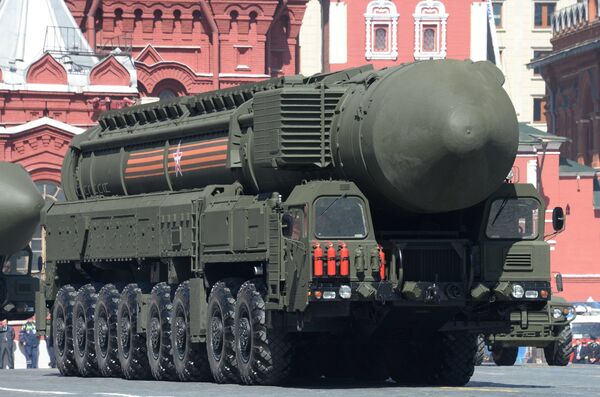 Míssil balístico intercontinental An RS-24 Yars / SS-27 Mod 2 em Moscou - Sputnik Brasil