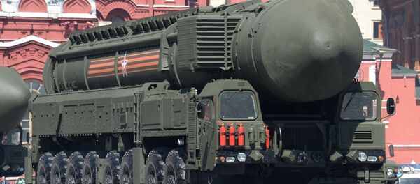 Míssil balístico intercontinental An RS-24 Yars / SS-27 Mod 2 em Moscou - Sputnik Brasil