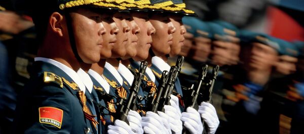 Militares chineses do Exército da Libertação Popular no ensaio para o Dia da Vitória - Sputnik Brasil