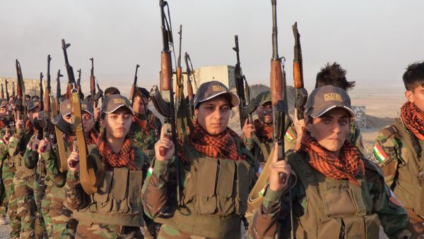 Mulheres combatentes curdas das forças peshmerga - Sputnik Brasil