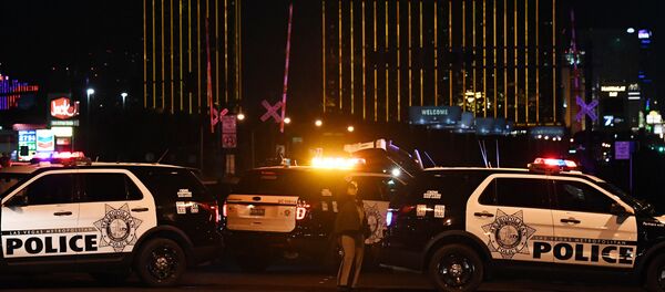 Policial perto do lugar do tiroteio em Las Vegas, 1º de outubro - Sputnik Brasil