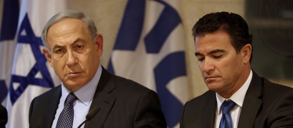A foto do premiê israelita Benjamin Netanyahu no Ministério das Relações Exteriores em 15 de outubro de 2015 com Yossi Cohen, diretor de Mossad - Sputnik Brasil