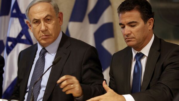 A foto do premiê israelita Benjamin Netanyahu no Ministério das Relações Exteriores em 15 de outubro de 2015 com Yossi Cohen, diretor de Mossad - Sputnik Brasil