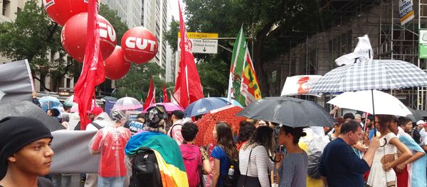 Nem chuva atrapalha manifestação no Rio contra privatização da Eletrobras - Sputnik Brasil