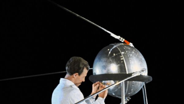 Imagem de um documentário mostrando preparações antes do lançamento do Sputnik - Sputnik Brasil