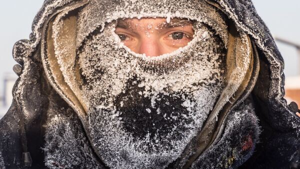 Rosto de um homem na Rússia durante inverno - Sputnik Brasil