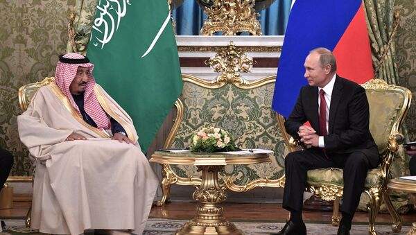 Presidente russo, Vladimir Putin, durante encontro com rei da Arábia Saudita, Salman bin Abdulaziz Al Saud - Sputnik Brasil