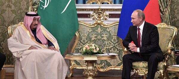Presidente russo, Vladimir Putin, durante encontro com rei da Arábia Saudita, Salman bin Abdulaziz Al Saud - Sputnik Brasil