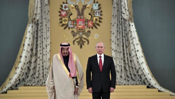 Presidente russo Vladimir Putin e o rei saudita Salman bin Abdulaziz Al Saud - Sputnik Brasil