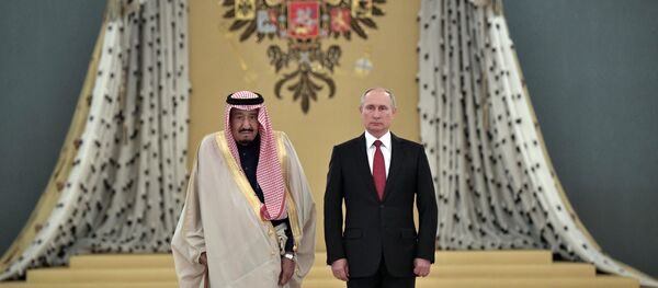 Presidente russo Vladimir Putin e o rei saudita Salman bin Abdulaziz Al Saud - Sputnik Brasil