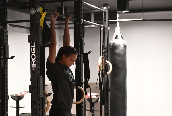 Menina praticante de box em uma das academias da Arábia Saudita - Sputnik Brasil