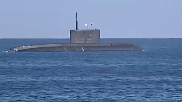 Submarino Rostov-na-Donu da Frota do Mar Negro da Marinha russa prepara-se para lançar mísseis de cruzeiro Kalibr pela primeira vez em imersão - Sputnik Brasil