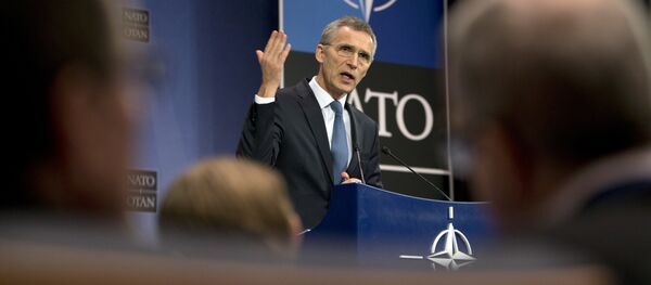 Secretário-geral da OTAN, Jens Stoltenberg, durante coletiva de imprensa na sede da organização em Bruxelas, 14 de fevereiro de 2017 - Sputnik Brasil